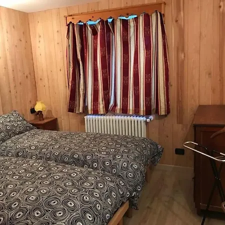 Kenne, A 200m Dagli Impianti Monterosaski Apartamento